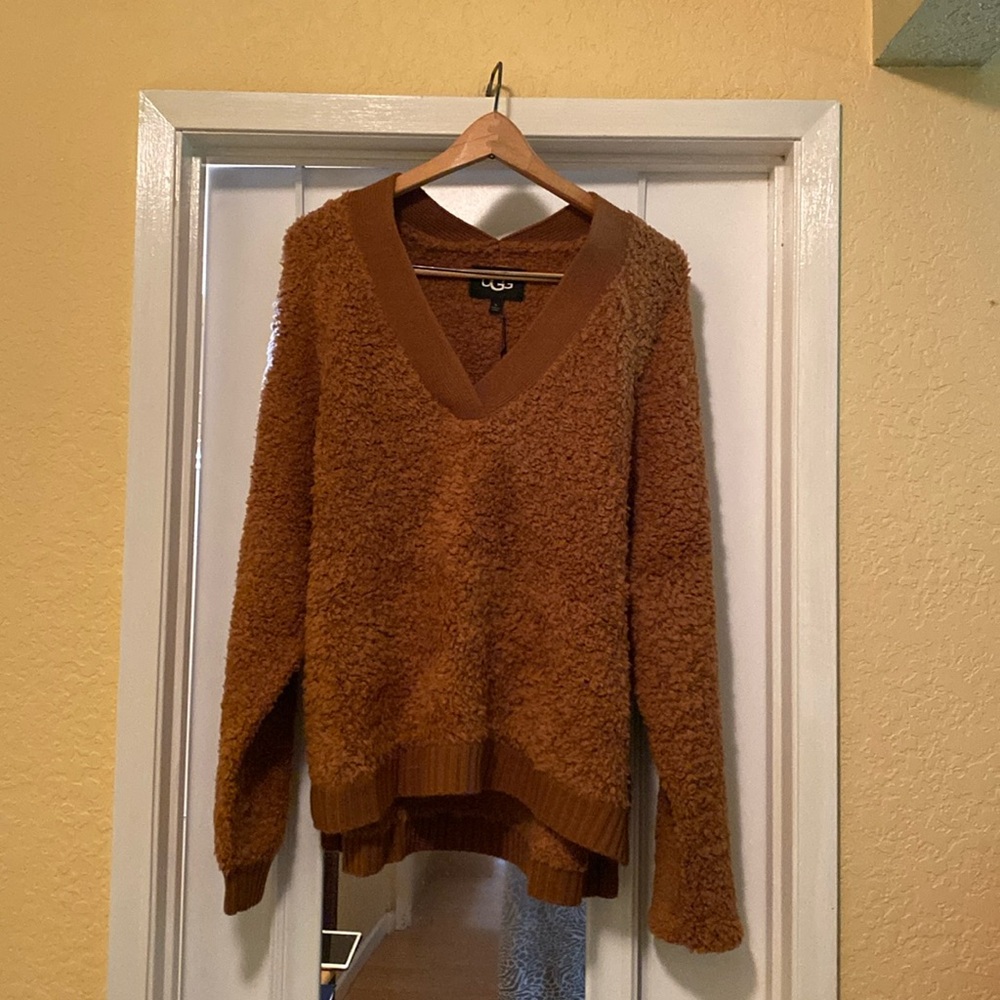 UGG DEEANN CLOUD FLUFF V NECK Sweater